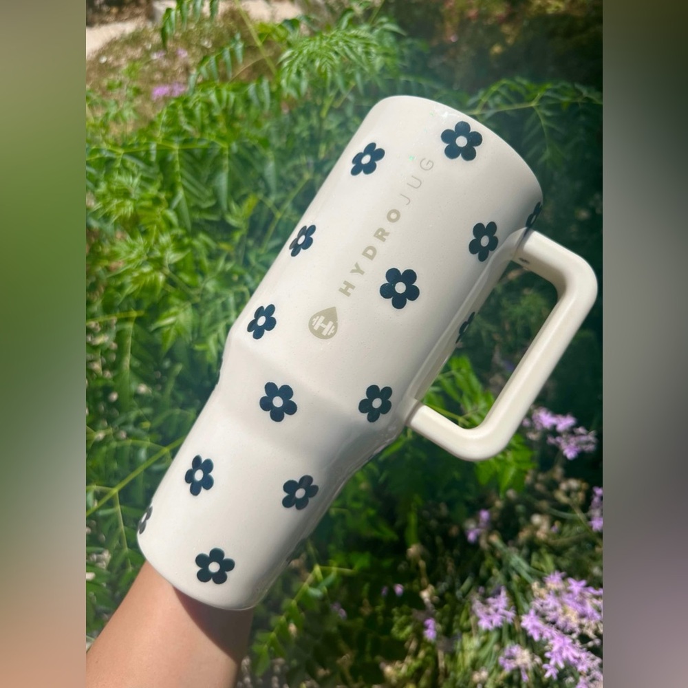 Custom Daisy, Glittered & Epoxied Hydrojug Traveler 40oz